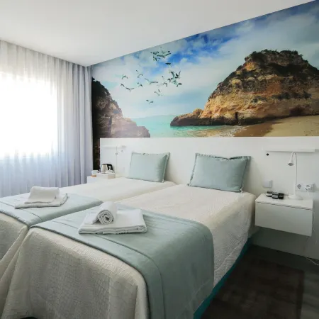 Golden Beach Guest House & Rooftop Bar