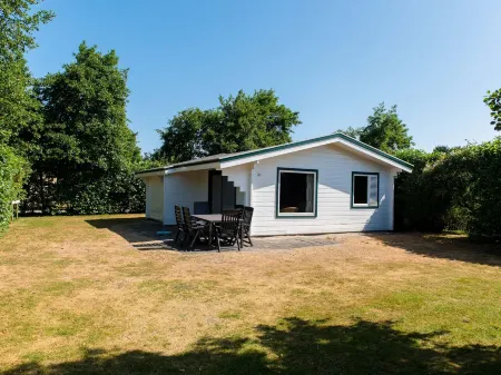 Wooden Bungalow with Dishwasher Near the Beach