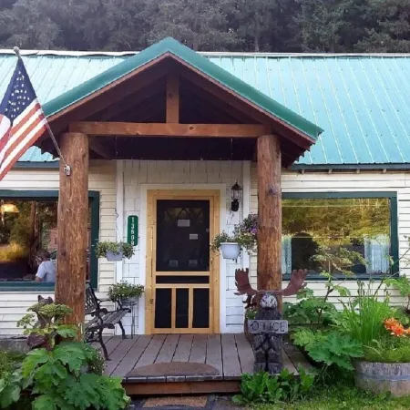 Nauti Otter Inn and Yurt Village