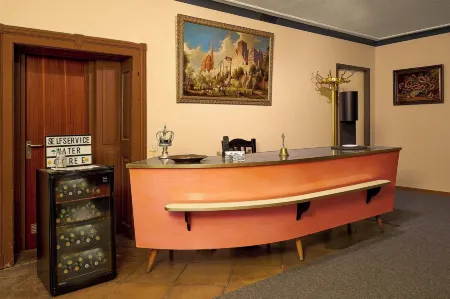 Zur Krone Отели рядом с достопримечательностью «Sankt Phillipp und Jakob (Stiftspfarrkirche)»