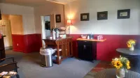 Vinehurst Inn & Suites