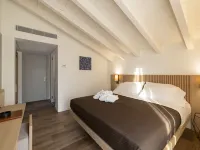 لو ستانزي ديل لاجو فيلا سيتا Hotels near بيازا كافور
