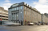 Royal Athenaeum Suites