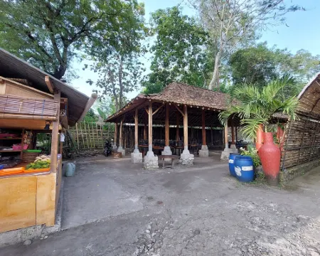 Camping Ground Gunung Mijil Hils Hotels in Pajangan