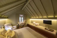 The Grove Houses Hotels in Fafe