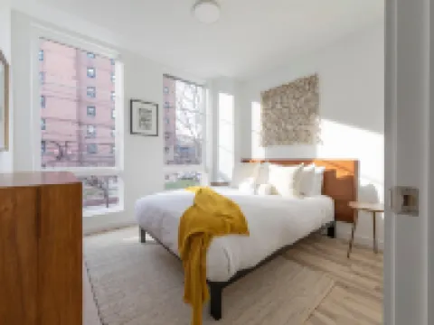 Lavish 3Br Retreat w Private Rooftop Deck Near NYC Hotels in Hoboken