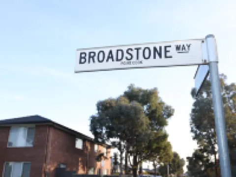 Spacious 7BRM 5-Bathroom Rental House Hotels in Point Cook