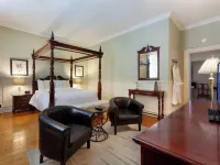 Breadalbane Inn Hotels in Wellington County