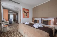 Business Hotel Astrum Laus Hotels in der Nähe von Tekovské múzeum v Leviciach