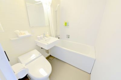 スタンダードツインルーム(浴室) ホテル ライジング サン 宮古島の写真