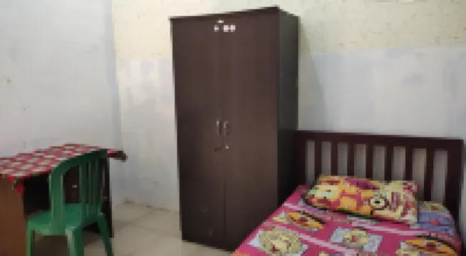 Yellow House Hotel di Padang Bulan Selayang II