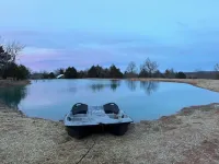 Bear Bottom Cabin! HUGE POND AND HOT TUB, KAYAKE, PADDLE BOAT, AND PADDLE BOARD!