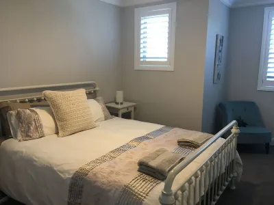 Ballarat's Best Location - Cardigan House  -  By the Lake Hotels near Lake Wendouree