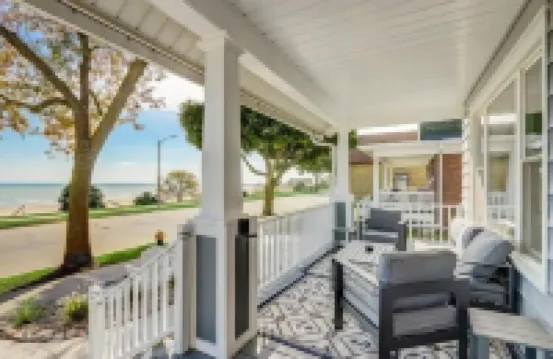 Enjoy Lakefront living with family!
