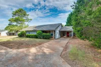 Relaxing Cedartown Hideaway