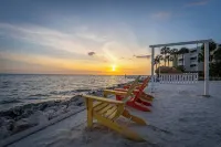 1 Bedroom, Sleeps 4, Waterfront Balcony, Full Kitchen, Pool, A.C., Smart TV - Strand