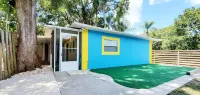 Private Guesthouse w/ King Bed, Putting Green, Covered Patio Hotels near Palm Plaza Shopping Center