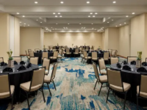 エンバシー スイーツ バイ ヒルトン サン フアン ホテル＆カジノ カロライナのホテル