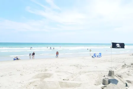 Blue Wave Retreat in Heart of Myrtle Beach Отели рядом с достопримечательностью «Миртл Манор Трейлер Парк»