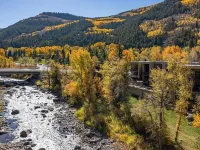 Riverfront 2BR2BA Condo. Sauna, Pool & Hot Tub. Minutes to Vail & Beaver Creek. Hotels in Eagle-Vail
