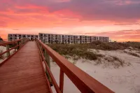 Balcony with Ocean View and Modern Kitchenette - Charming Coastal Retreat Hotels in Crescent Beach