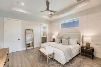 Heated Pool, Outdoor Kitchen and Game Room - Exquisite Luxury Retreat Hotels in North Naples