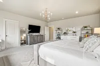 Large Modern 5 Bedroom Custom Home Centrally locat