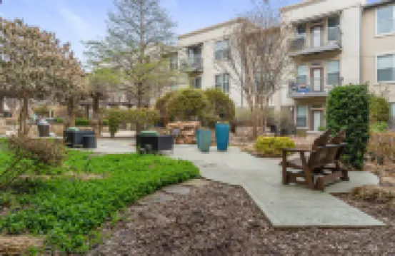 Lavish Gardens and Infinity-Edge Pool - Stunning Urban Retreat