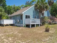 All Inn on Edisto - Cozy Studio Condo Close to Everything Hotels in Edisto Beach