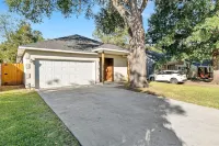 Elegant Open Concept with High-End Amenities - Stunning Oasis Hotels near Dallas Baptist University