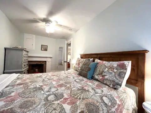 Charming Coastal Escape with Backyard Oasis - Delightful Haven Отели рядом с достопримечательностью «Оганкит Бич»