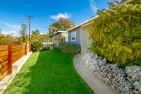 Private Entrance and Back Patio Retreat - Charming Beach Cottage