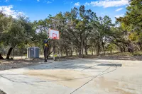 Charming Outdoor Deck and Hill Country Views - Inviting Retreat Hotels in Hays County