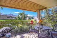 Spacious Townhouse w/ Shared Pool & Hot Tub, Private Washer/Dryer, & Mtn. Views