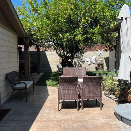 Guest House in Prime Area!