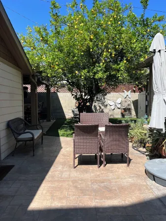 Guest House in Prime Area!