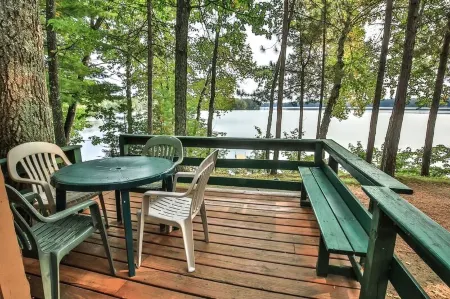 Serene Lakefront Haven - Lakeside Deck, Fireplace, Grill