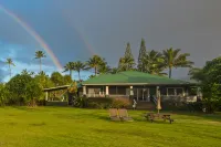 Beachfront Home with Stunning Views - Serene Coastal Escape Hotels in Hanalei