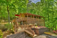 Golden Fire Pit Haven - Hot Tub, WiFi, Retreat Hotels in Gilmer County