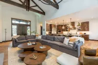 Chef's Kitchen and Private Hot Tub with Scenic Views - Stunning Escape