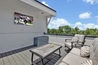 Rooftop Sanctuary and Chic Living Space - Alluring Nashville Retreat Hotels in Berry Hill