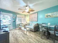 Coastal Cottage 225 - Walk to Beach, King Bed