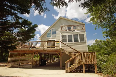 Inviting Pool and Soothing Whirlpool Tub - Gorgeous Retreat Отели в г. Королла