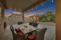 Pool, Game Room and Putting Green Retreat - Stunning Desert Haven