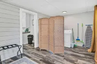 Revamped 3Br Oasis on Forest Dr