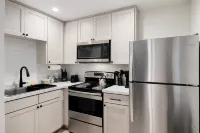 Cozy Space with Large Windows and Kitchen - Charming Modern Escape Hotel a Morton