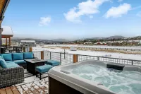 Luxury Amenities and Breathtaking Views - Exquisite Mountain Oasis