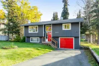 Dog-friendly home with a fenced yard, putting green, & shared washer/dryer