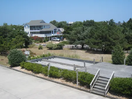 Majestic Sunsets and Soundfront Access - Beautiful Coastal Retreat