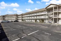 Panoramic Lake Views and Community Pools - Stunning Retreat Hotels in Osage Beach